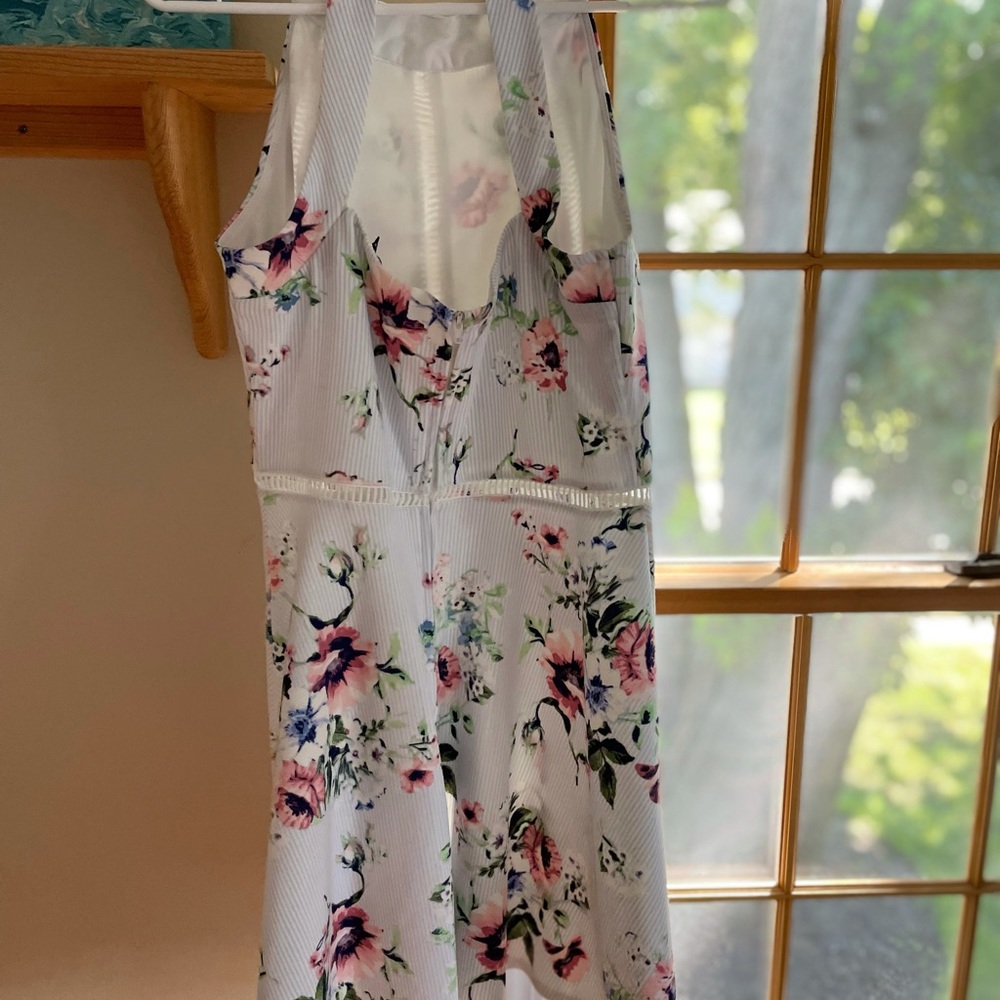 White floral dress - Picture 2 of 2